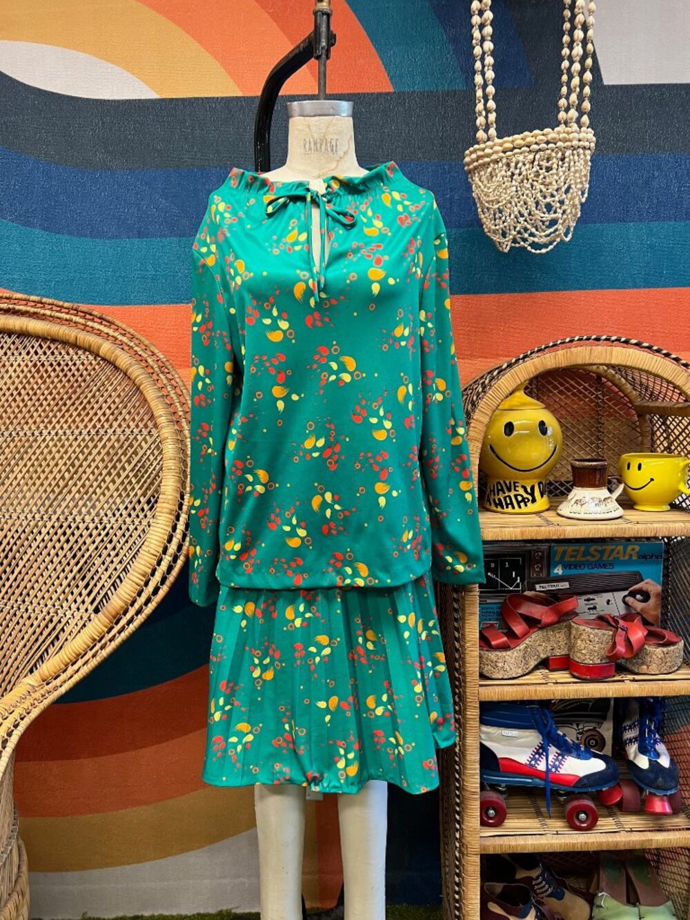 EUC 70s Vintage Green Abstract Print Pleated Skirt and Blouse 2 pc Set Medium